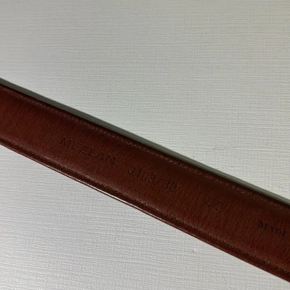 Mezlan mens 44 brown leather metal tipped luxury belt made in Spain EUC